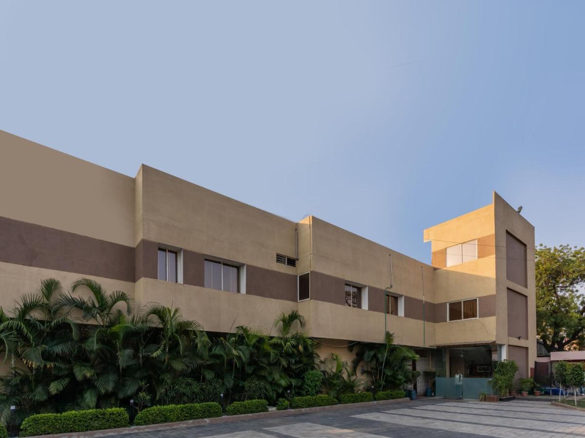 Oyo 4956 Hotel Maharaja Palace Kanpur Extérieur photo