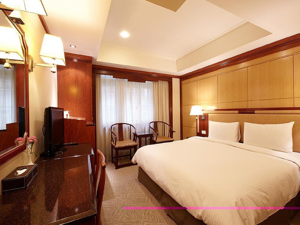 Oyo 4956 Hotel Maharaja Palace Kanpur Chambre photo